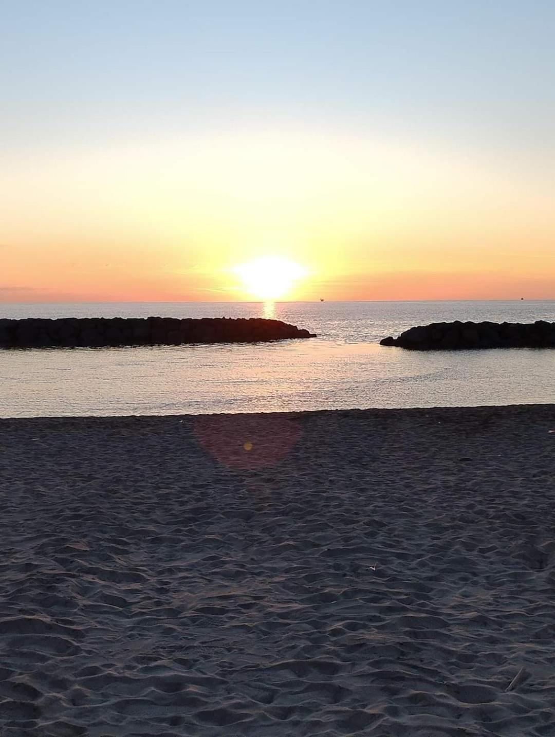 La Casetta-10 Min Aeroporto E Spiaggia Fiumicino Luaran gambar