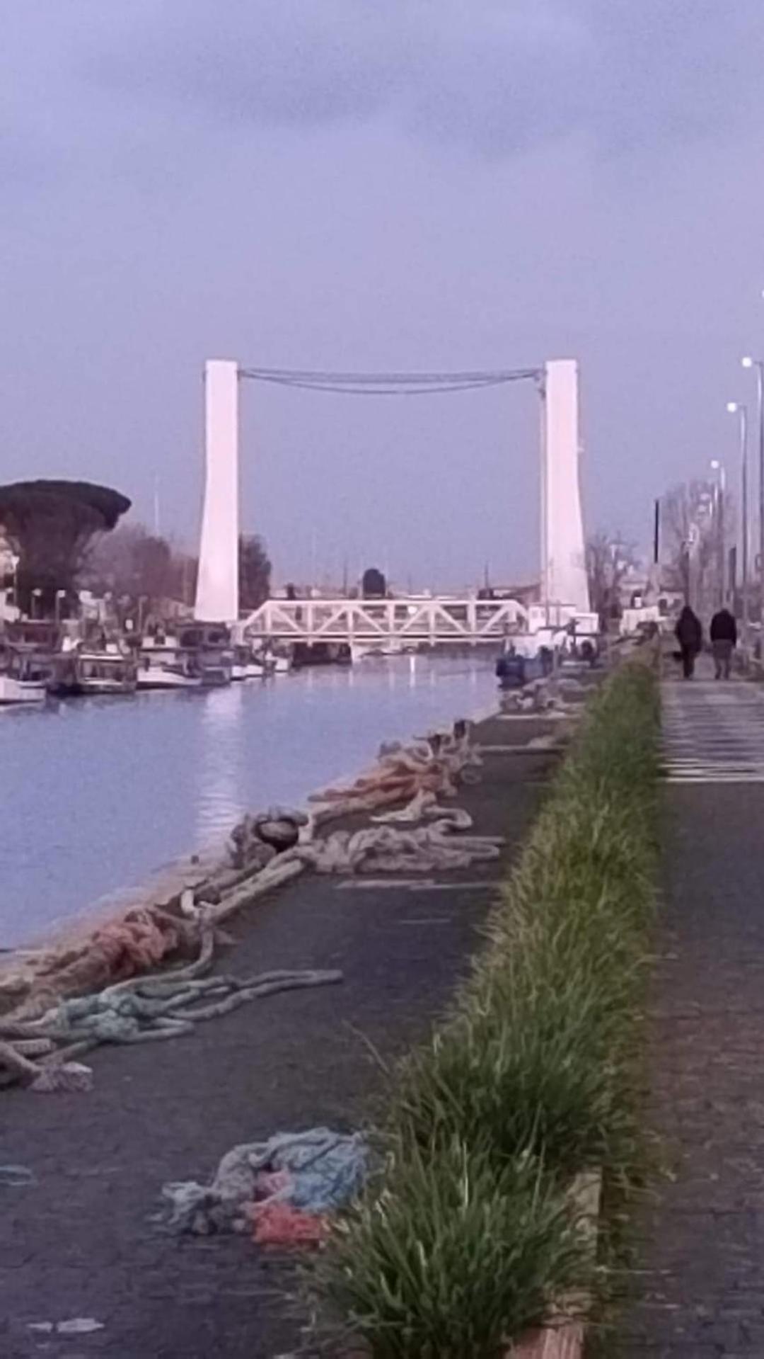 La Casetta-10 Min Aeroporto E Spiaggia Fiumicino Luaran gambar